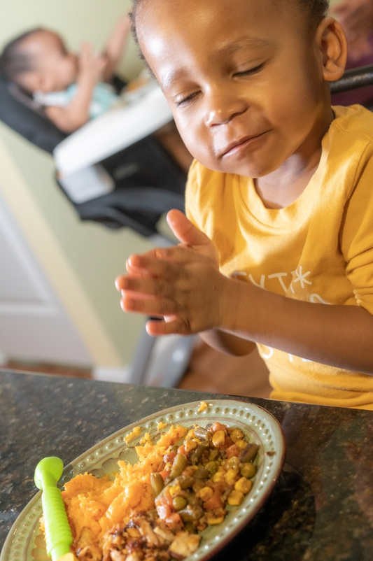 Mastering Mealtime: 5 Feeding Tips with Your Little Grubber